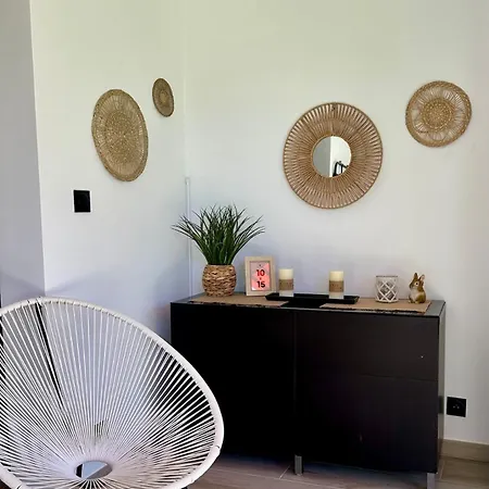 Cocoon élégant - Terrasse, Plages à Pied Et Pkg Privé Appartement